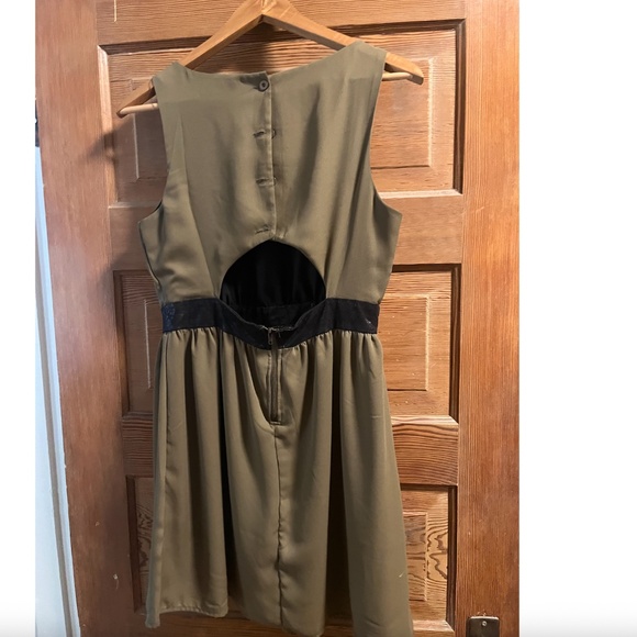 Monteau sleeveless mini dress / size M - Picture 2 of 4